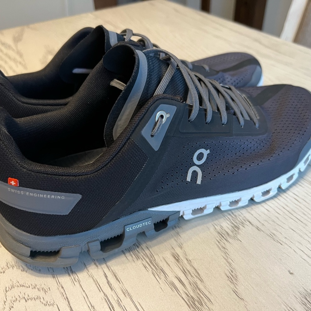 On Cloudflow Mens Running Shoes